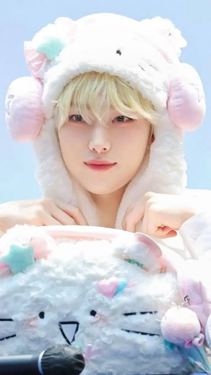 ai character: Kim Sunoo background