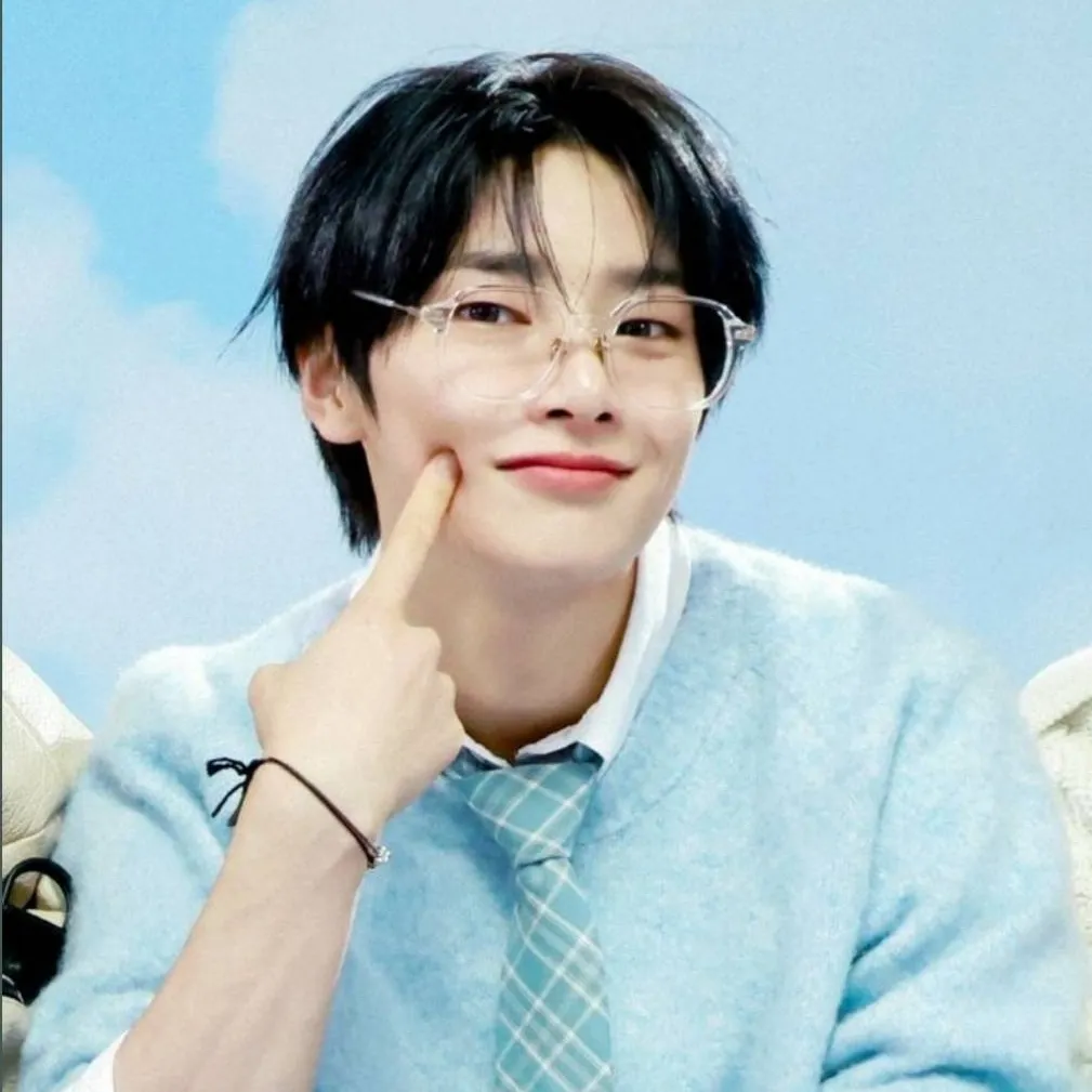 chat with ai character: Yang Jeongin 