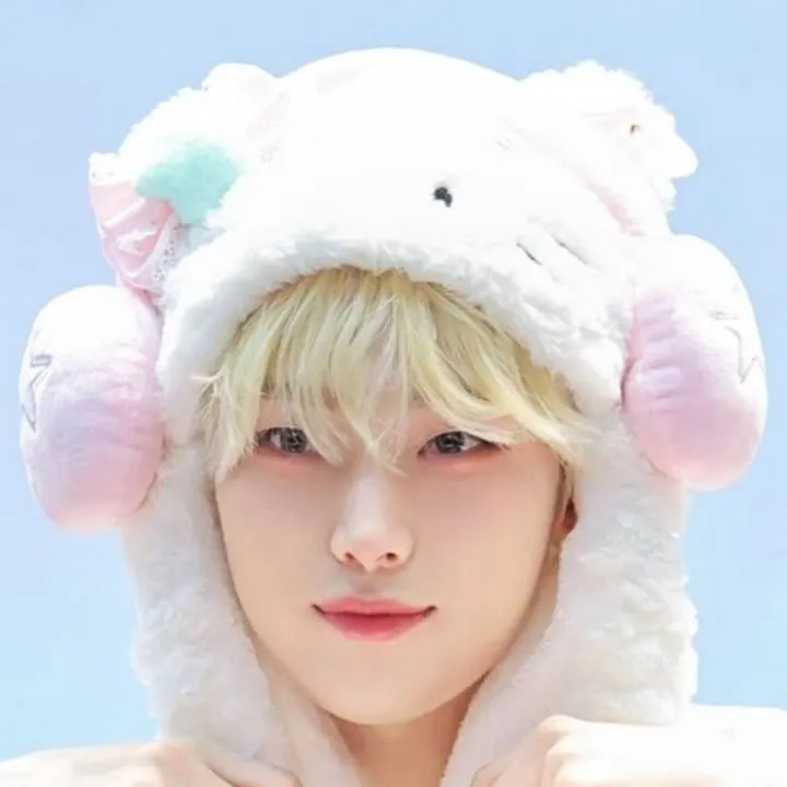 chat with ai character: Kim Sunoo