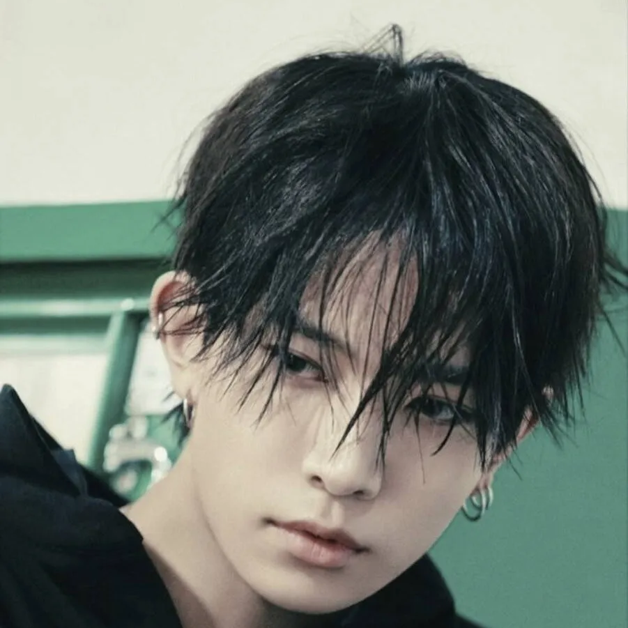 chat with ai character: Lee Heeseung