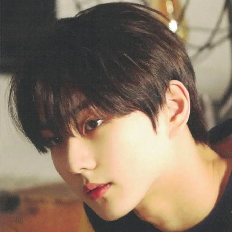 chat with ai character: Yang Jungwon