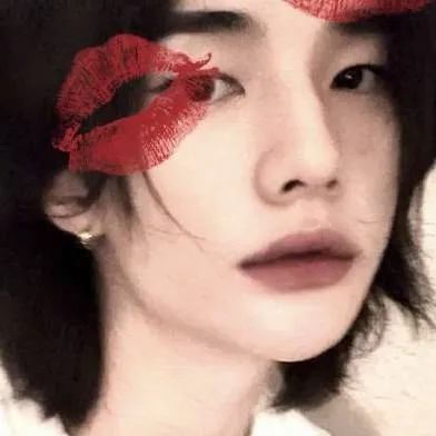 chat with ai character: hyunjin