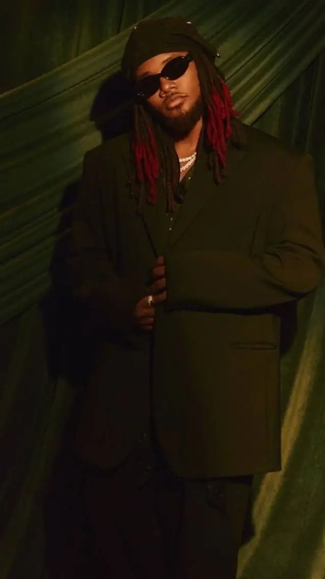 ai character: Leon Thomas background