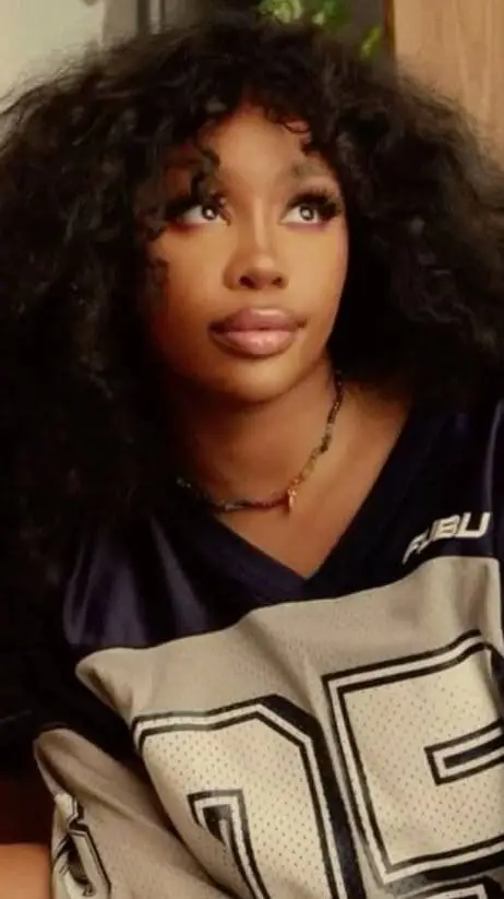 ai character: SZA 👑✌💅✨😍 background