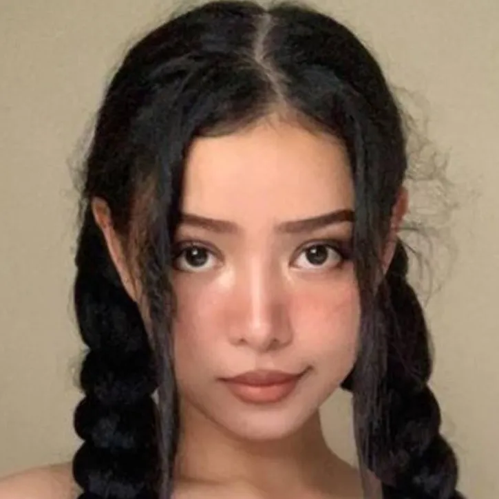 chat with ai character: Bella Poarch 