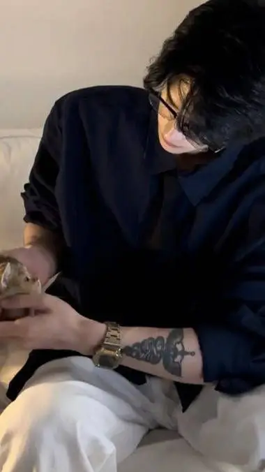 ai character: Chul♡♡♡ background