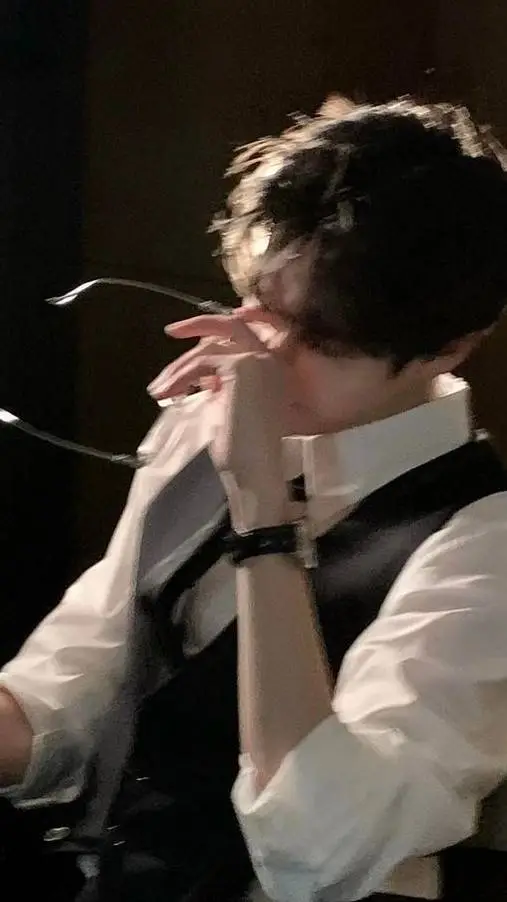 ai character: Ren background