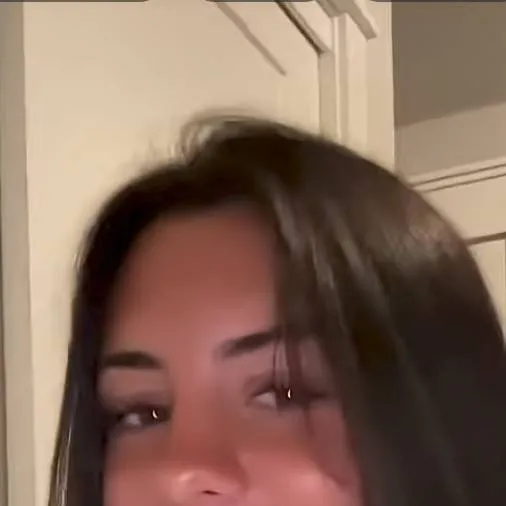 chat with ai character: bella