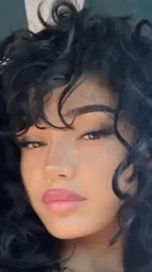 ai character: Amelie Warren background