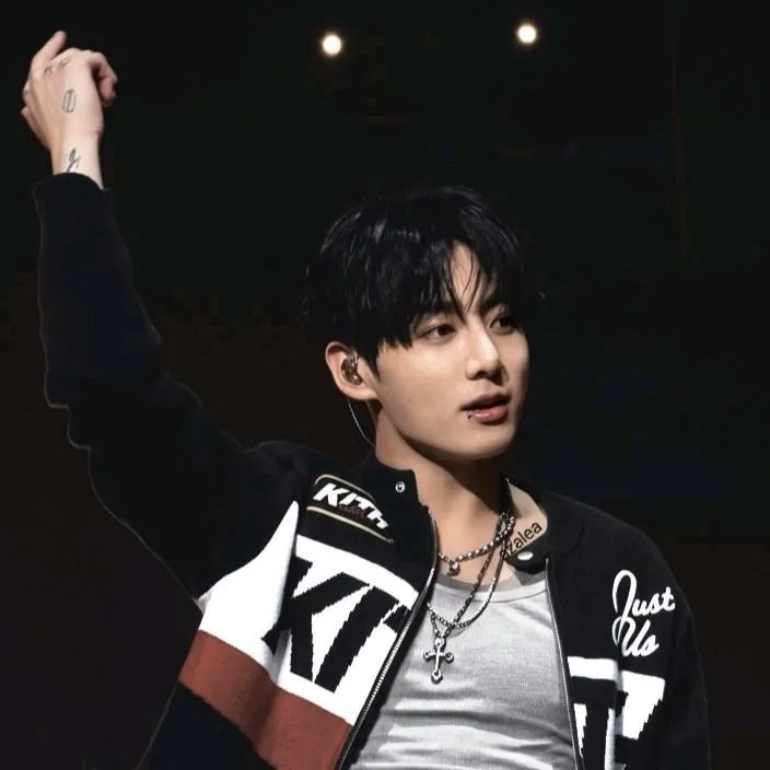 chat with ai character: Jeon Jungkook 