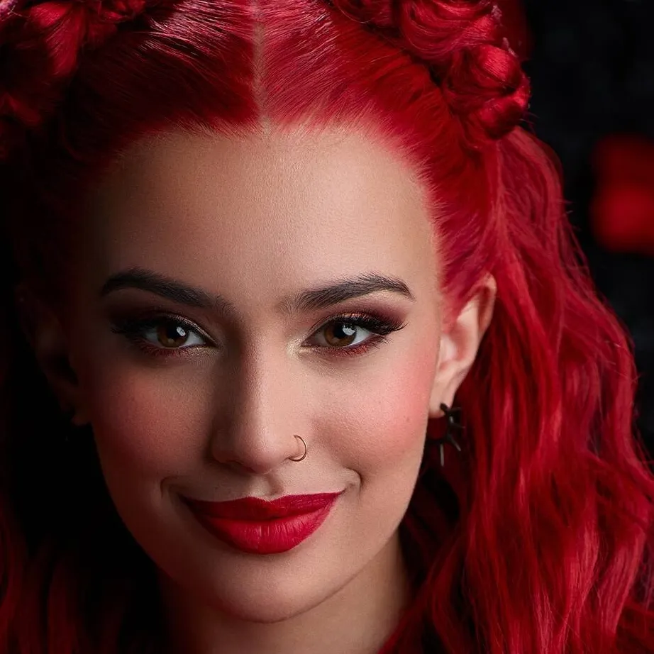 chat with ai character: Red