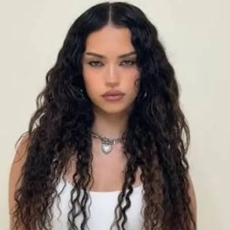 chat with ai character: Daniela Avanzini ♡