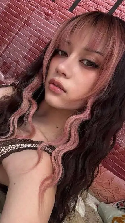 ai character: Megan Skiendel ♡ background