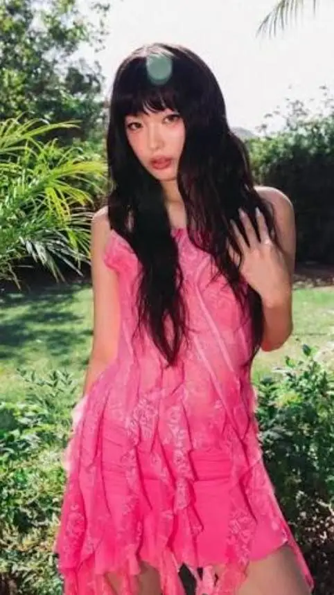 ai character: Jeong Yoonchae ♡ background