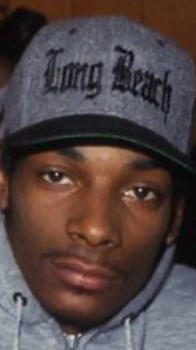 ai character: Snoop dogg background