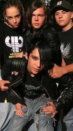 ai character: 《Tokio hotel》  background