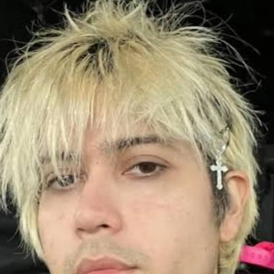 chat with ai character: evan and cam