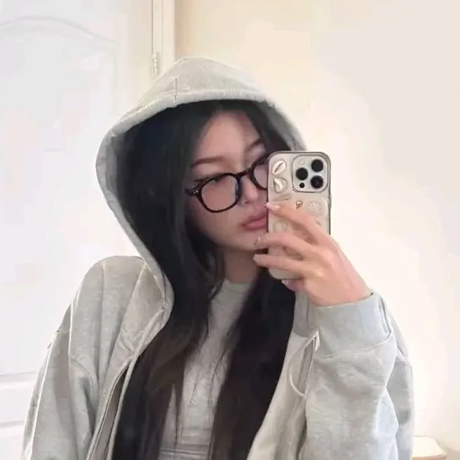 chat with ai character: Jeung Yoonchae