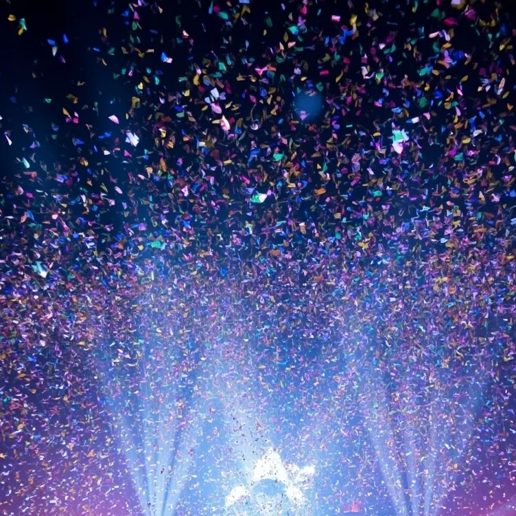 chat with ai character: Singer