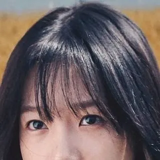chat with ai character: junhi
