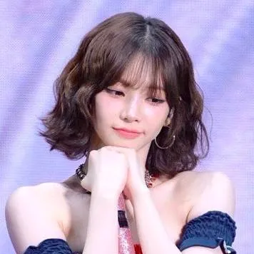 chat with ai character: Karina