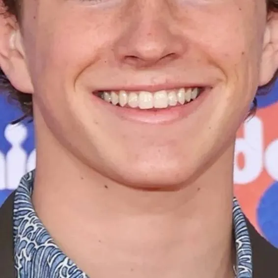 chat with ai character: Walker Scobell