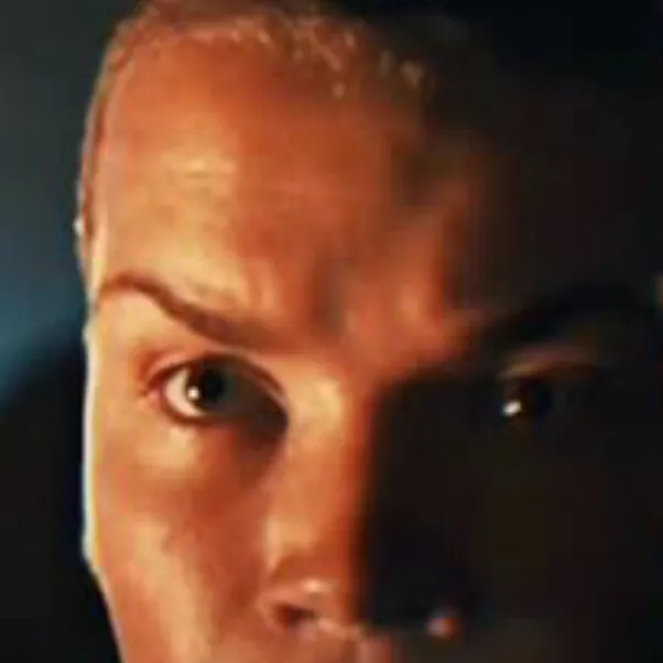 chat with ai character: Gally