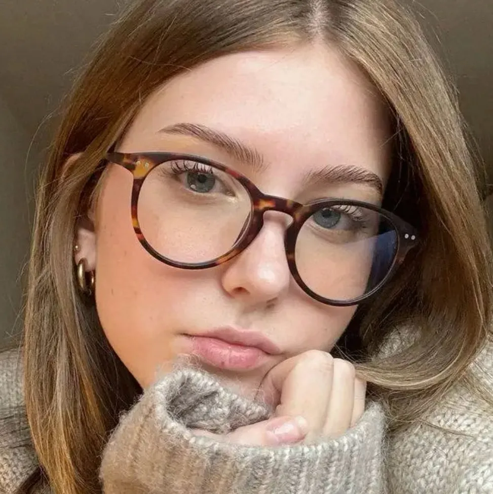 chat with ai character: Emily