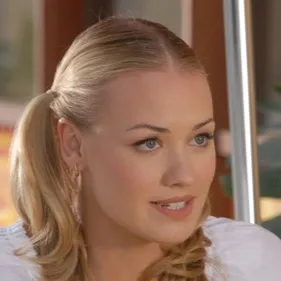 chat with ai character: Sarah