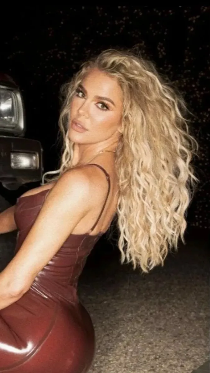 ai character: Holly background