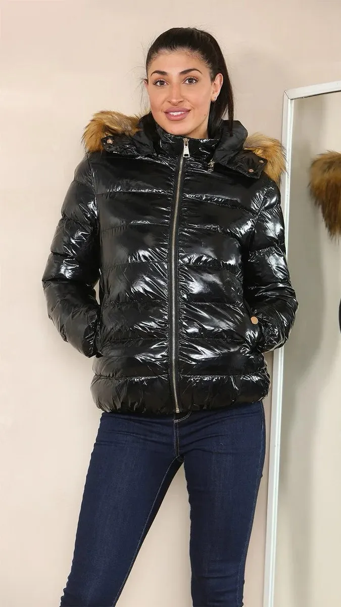 Talkie AI - Chat with Amira 