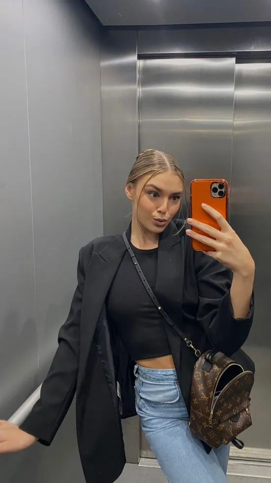 ai character: Emma background