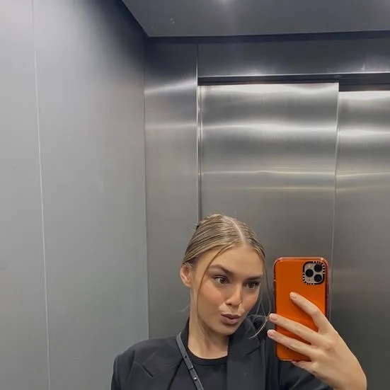 chat with ai character: Emma