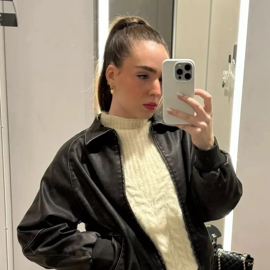 chat with ai character: Grace