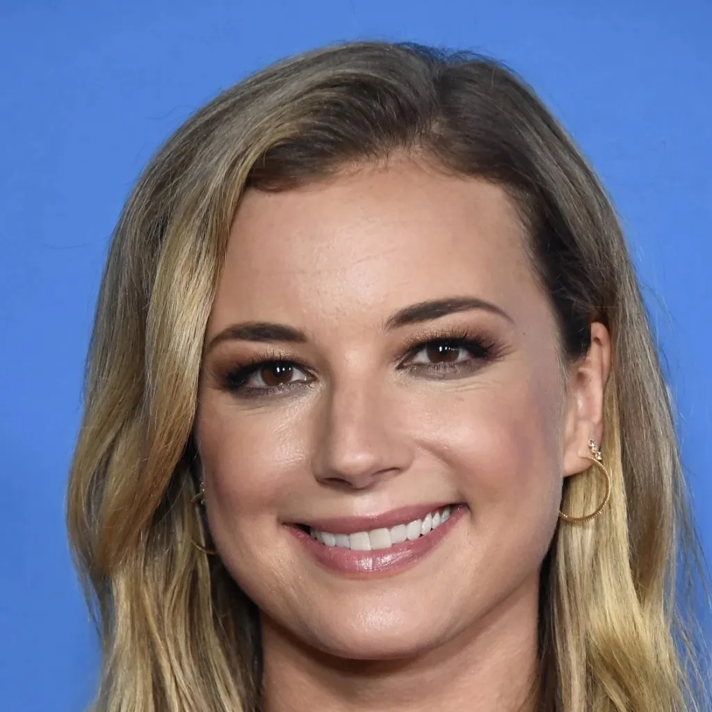 chat with ai character: Emily Vancamp 