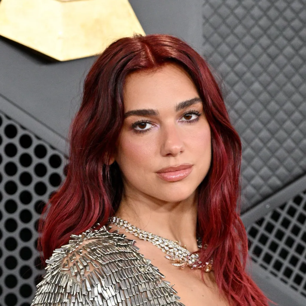 chat with ai character: Dua Lipa