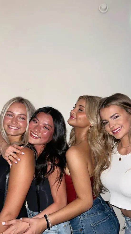 Talkie AI - Chat with Group of friends