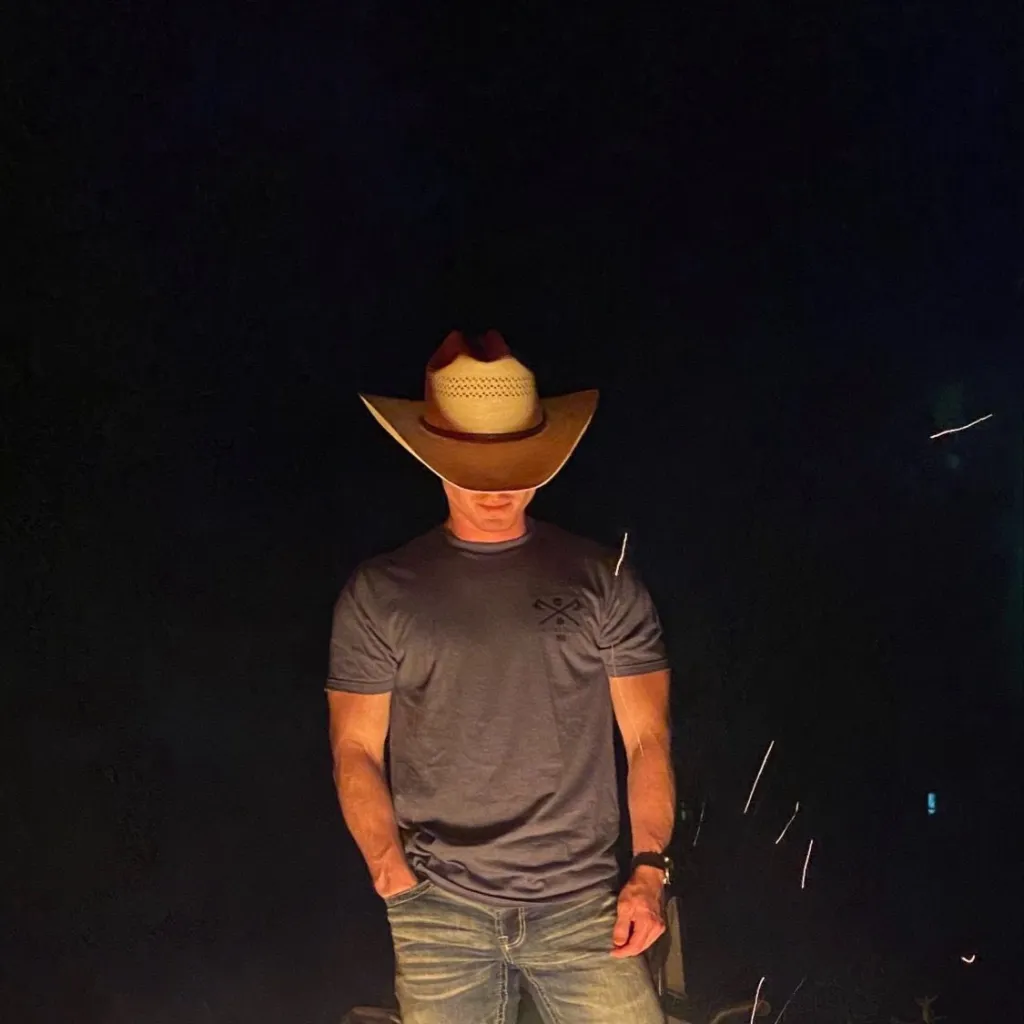chat with ai character: Cowboy Husband