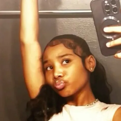 chat with ai character: — MIA 🩷