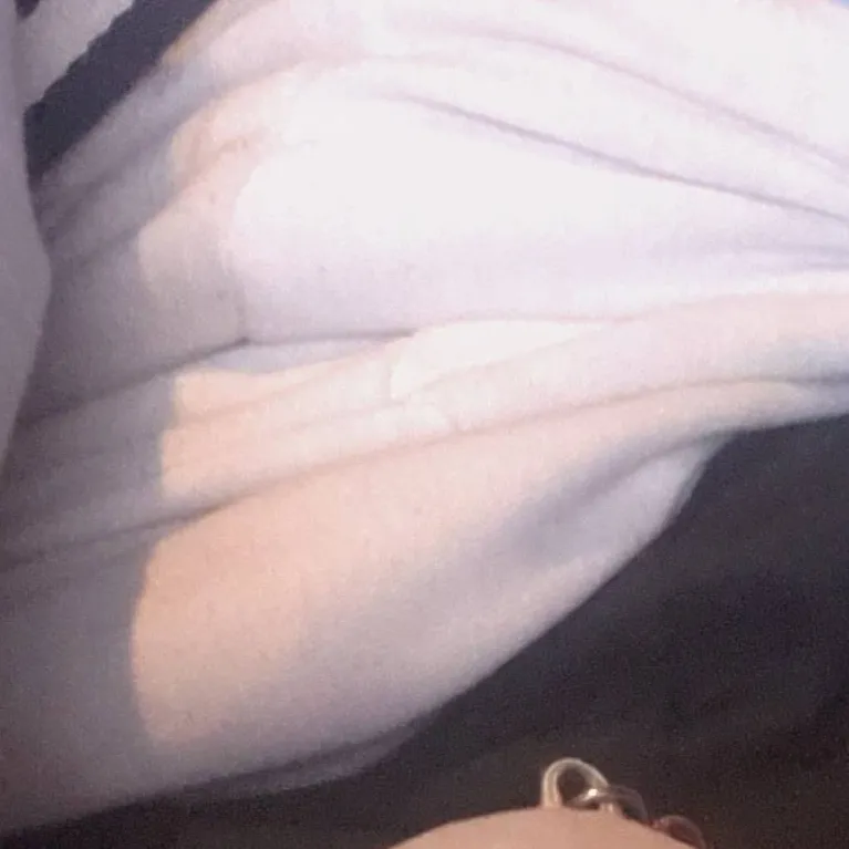 chat with ai character: CINNAMON ROLL>:) 