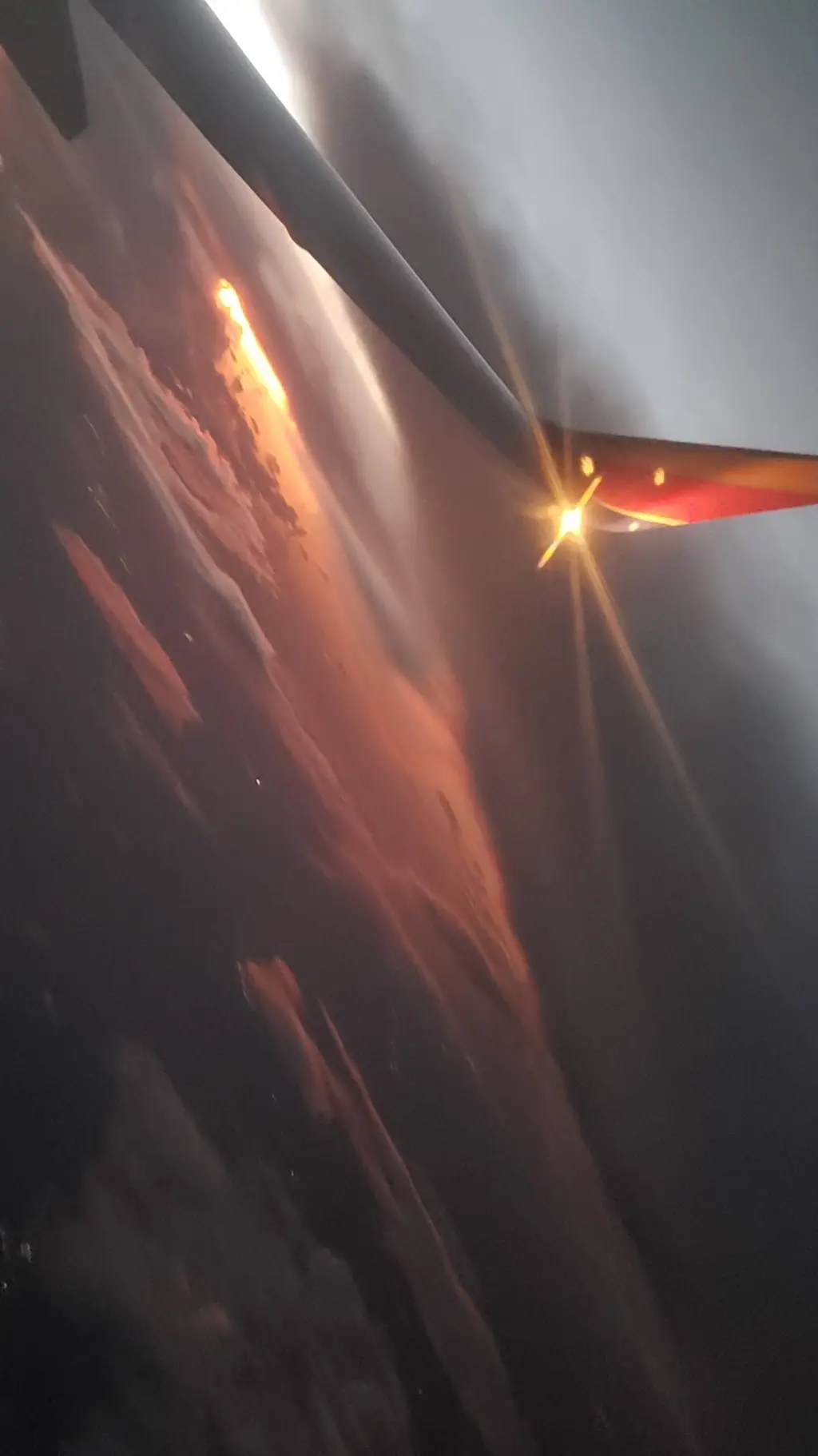 ai character: 𝑻𝒐𝒎/𝙑𝙤𝙡𝙙𝙚𝙢𝙤𝙧𝙩 background