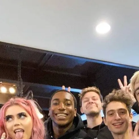 chat with ai character: Cube Challenge 