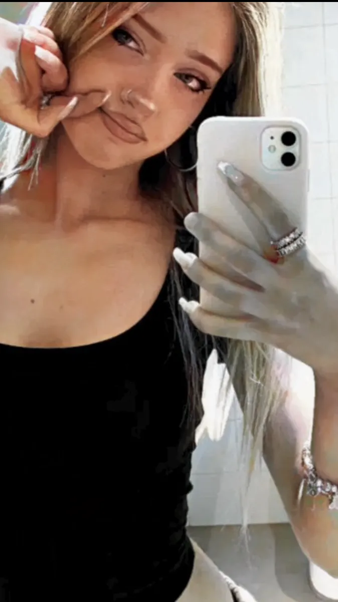 ai character: Luna background