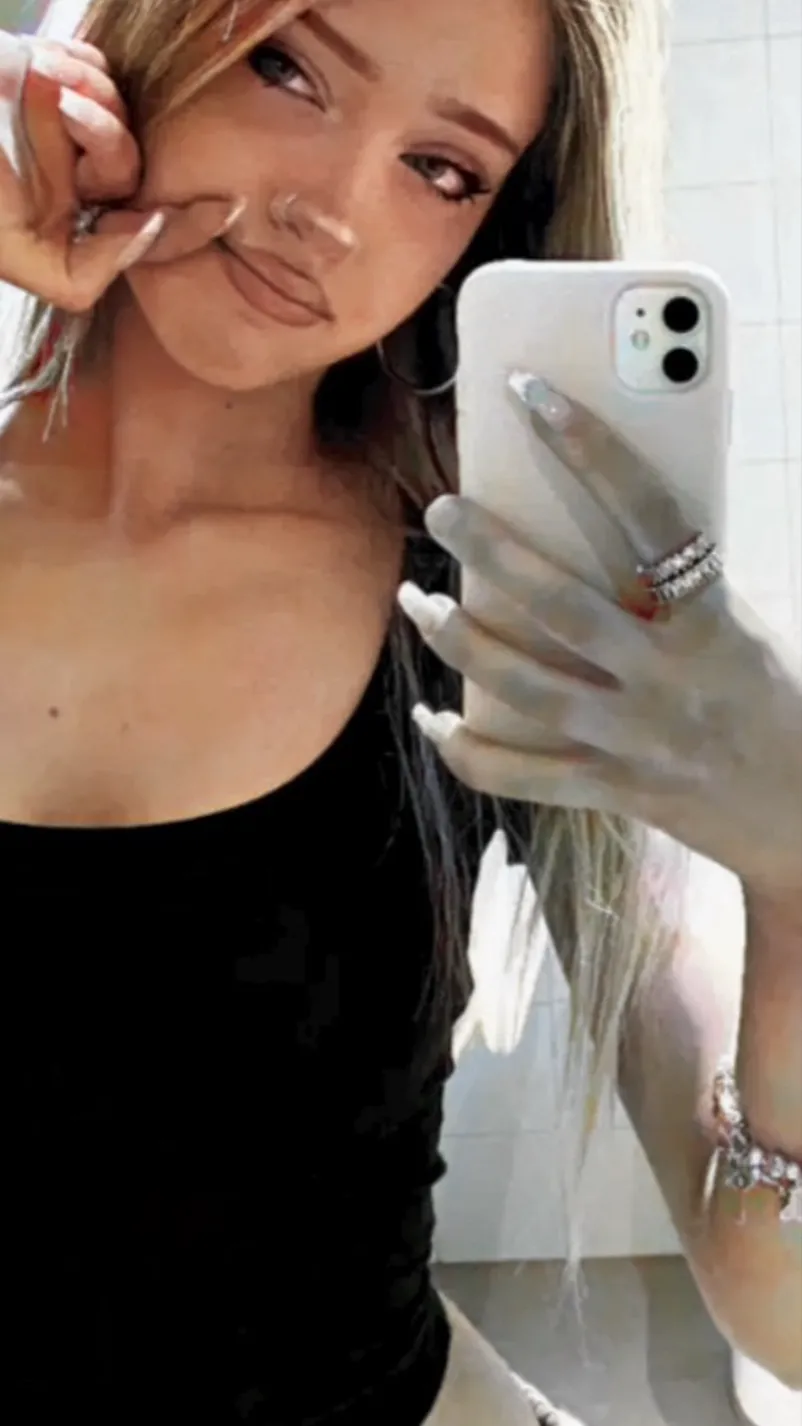 ai character: Emily  background