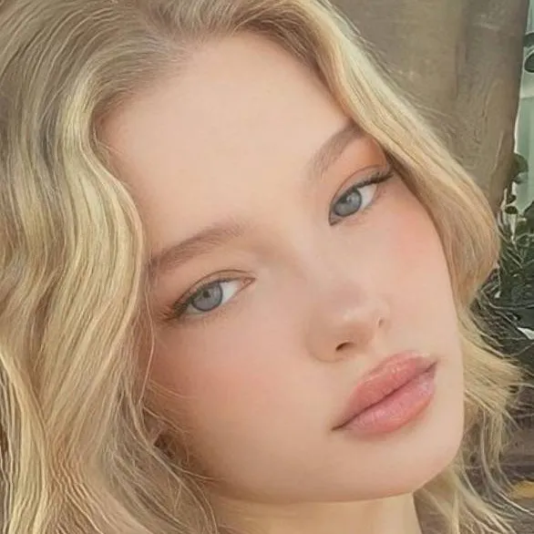 chat with ai character: Myla