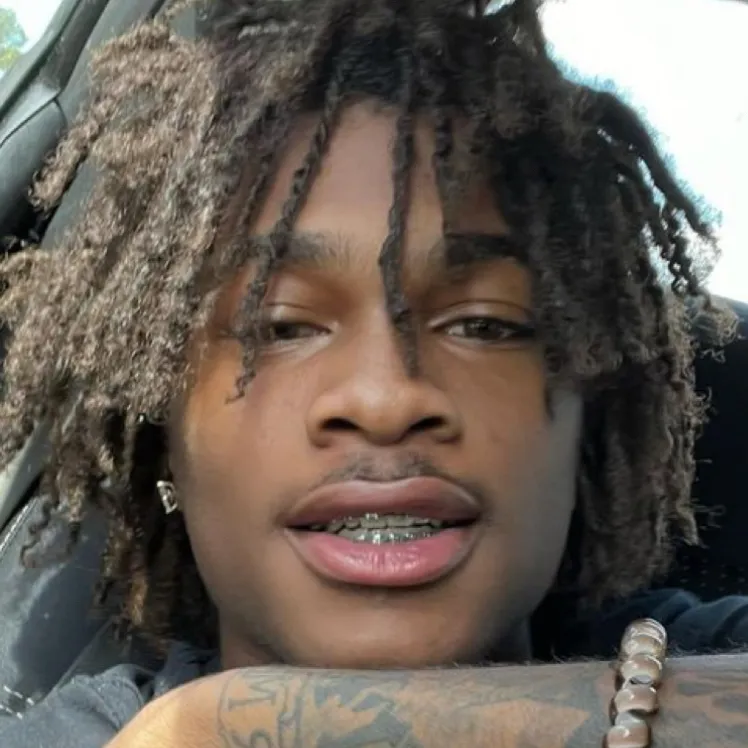 chat with ai character: ￼ZAY😫🙈😍🫶🏾