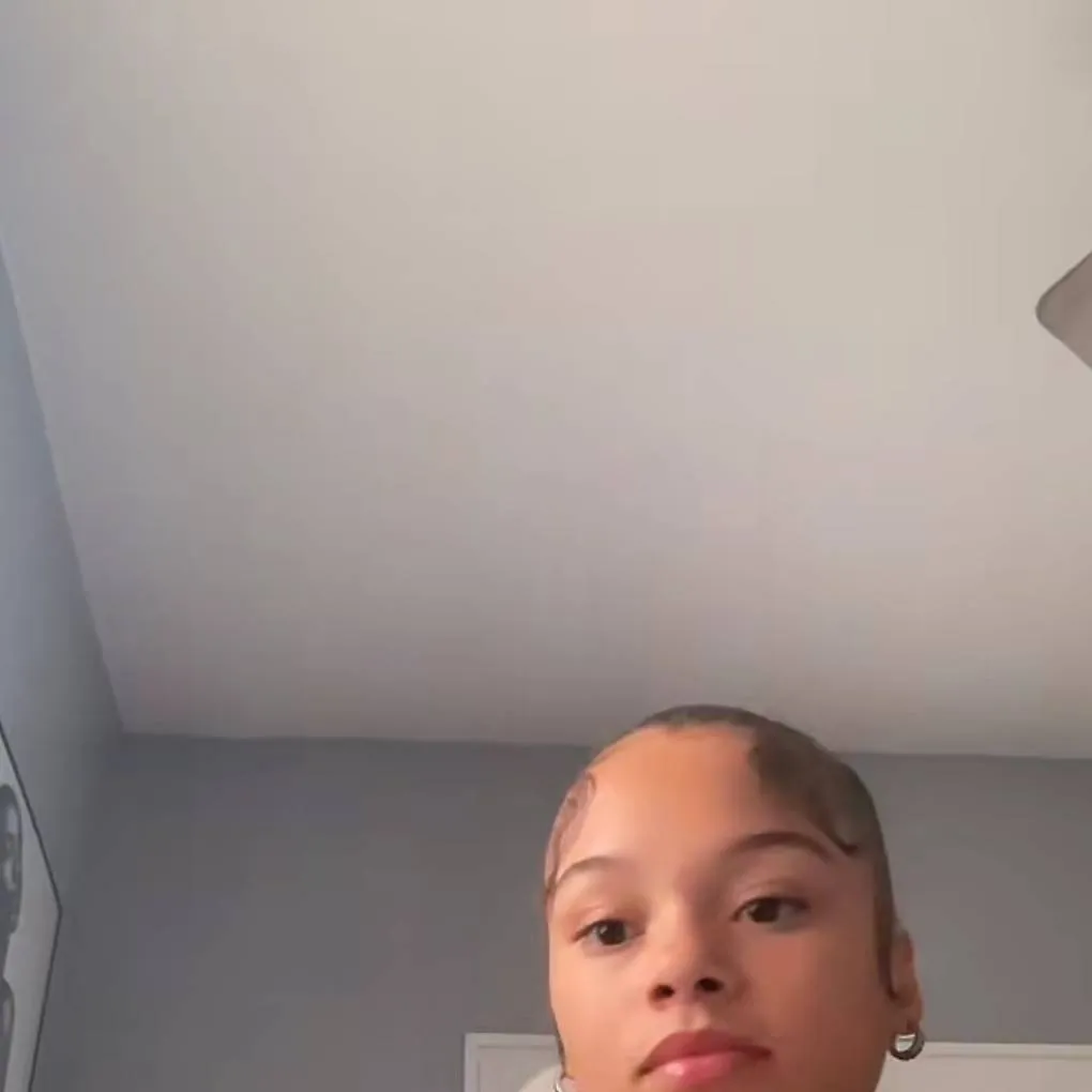 chat with ai character: Lia Ginger 