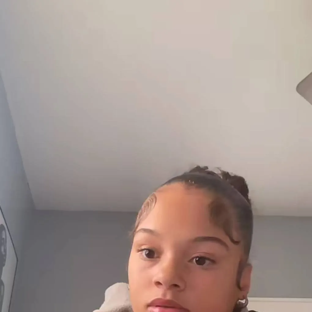 chat with ai character: Aliyah Crystal 