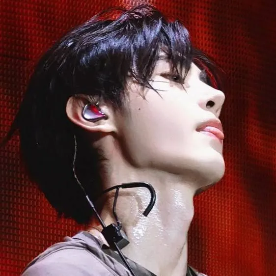 chat with ai character: ~𝖘𝖚𝖓𝖌𝖍𝖔𝖔𝖓~