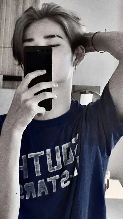 ai character: 𝐍𝐈𝐊𝐈 background